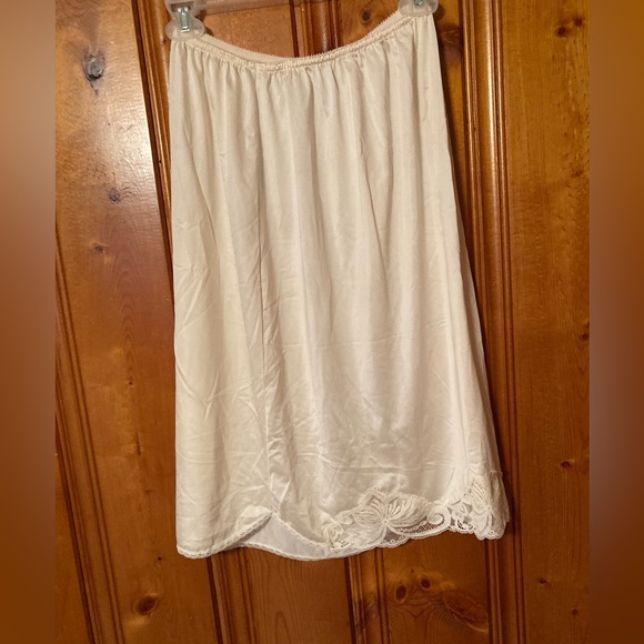 Says size Large but fits like a small Women’s slip Wonder Maid - Picture 3 of 4